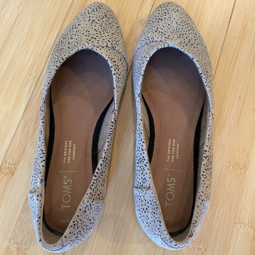 Tom’s Jutti Neat Tan Flats